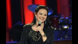 Crystal Gayle  A Long And Lasting Love Lyrics [upl. by Lemaceon]