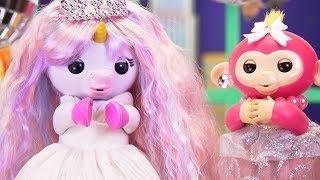 The Fingerlings Show  Celebrate New Years Eve Make Resolutions and SingAlong  Fingerlings Toys [upl. by Airetas940]