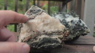 WHATS INSIDE DISSOLVING ROCKS WITH TABLE VINEGAR [upl. by Recha]