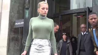 Caroline VREELAND stunning  Paris Fashion Week 4 march 2017 show Mugler  mars PFW [upl. by Etnahsa]