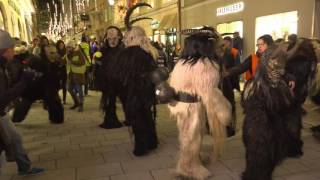 Krampuslauf am Krampustag in Salzburg  die hauen zu [upl. by Natica]