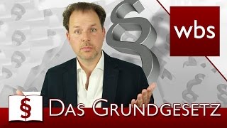 Jura Basics Das Grundgesetz  Rechtsanwalt Christian Solmecke [upl. by Inaluahek]